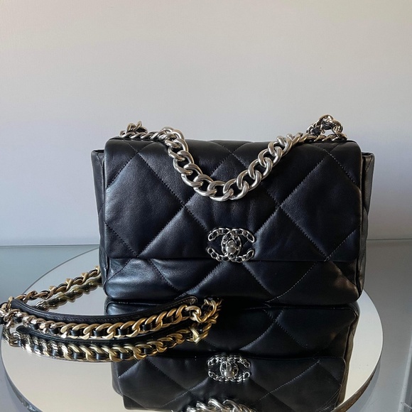 CHANEL Handbags - Chanel 19 Maxi